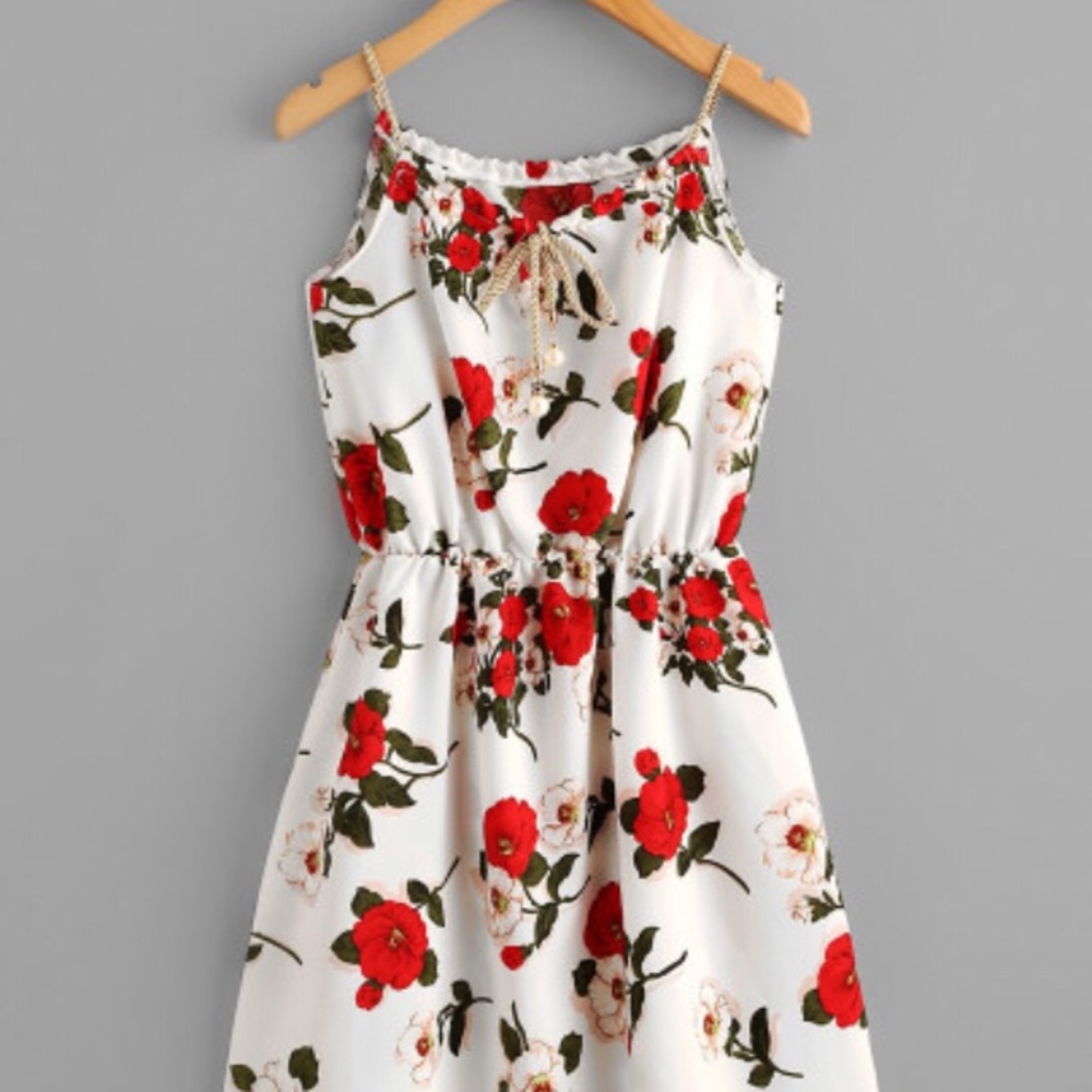 Brand new floral dress🌹Runs small